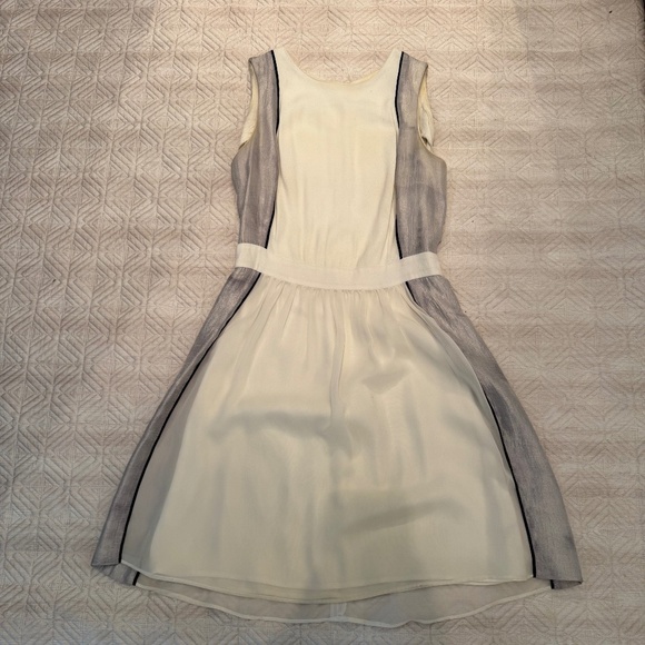 White and Silver Sleeveless Dress, Judith and Charles, US 2 - Picture 5 of 9